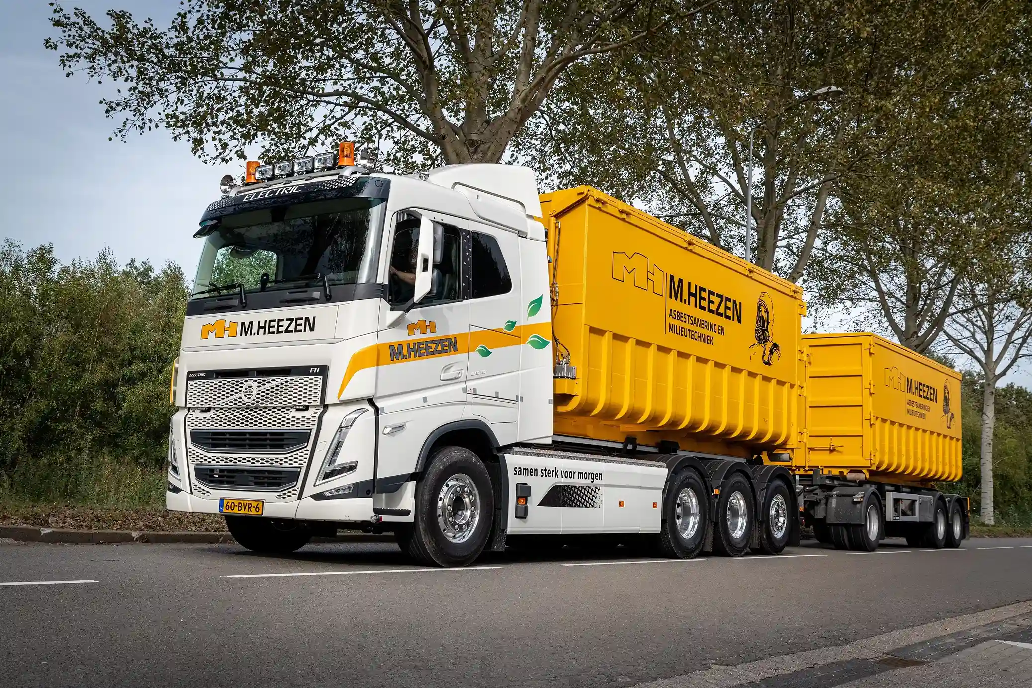 M._Heezen_-_Volvo_FH_met_aanhangwagen1697460237_11zon.webp