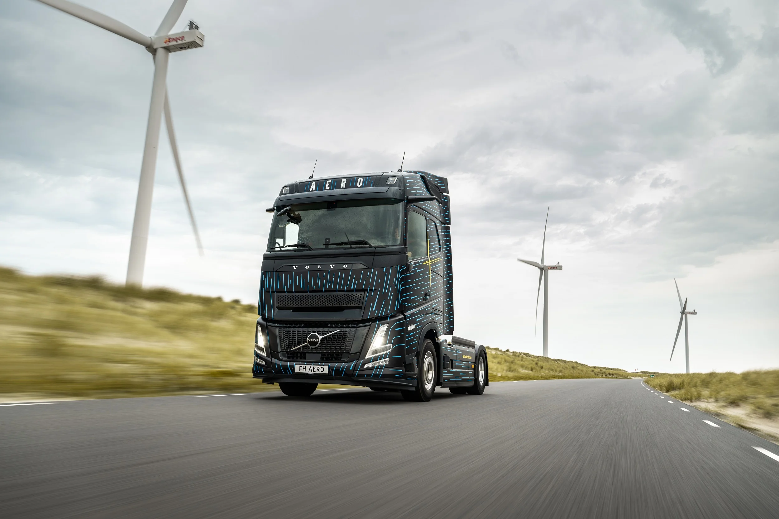 Opvallende striping benadrukt aerodynamisch design van Volvo FH Aero.