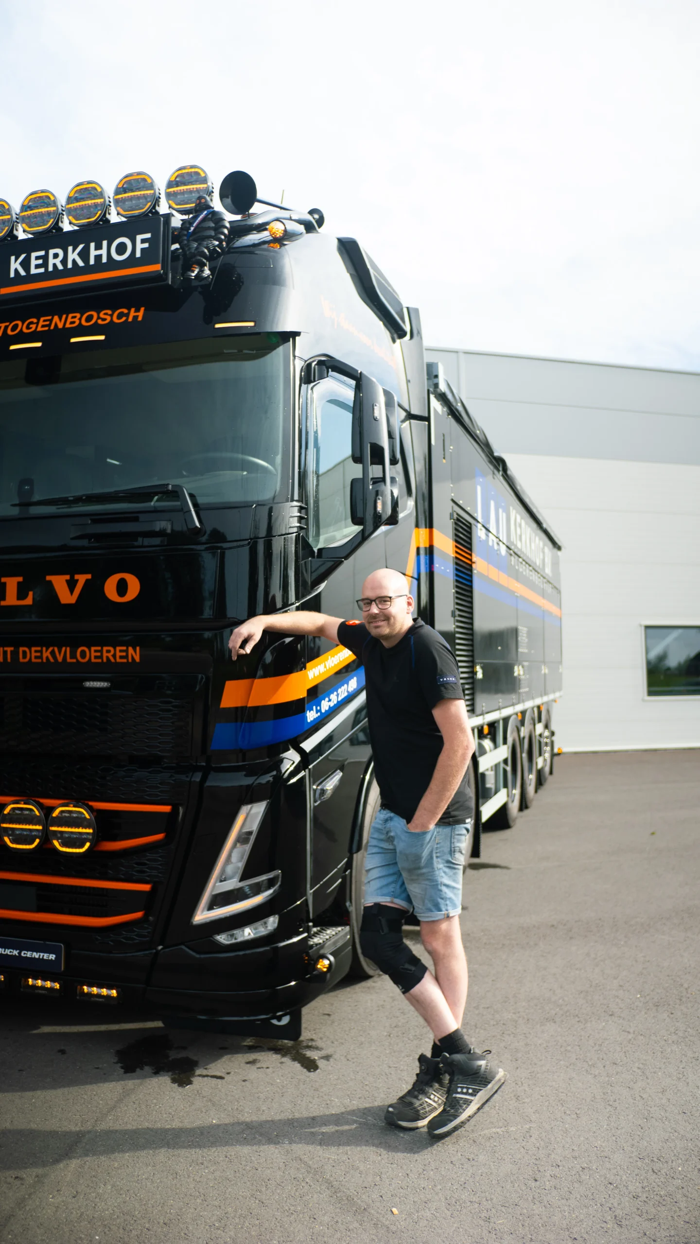 “Laat mij maar lekker de DIKSTE trucks bouwen – daar word ik enorm vrolijk van”