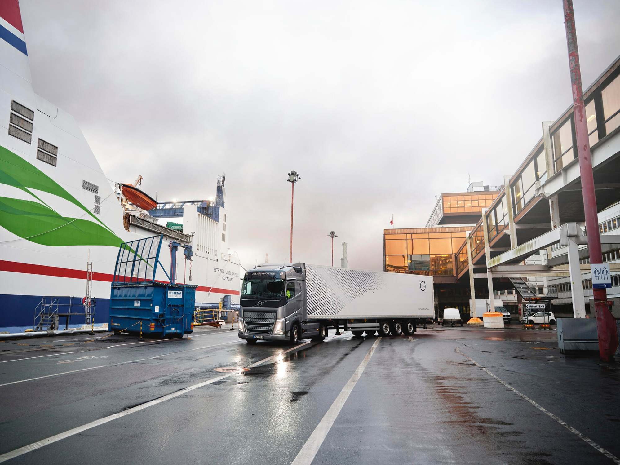 Volvo-Trucks-introduceert-Safety-Zones-4_11zon.jpg