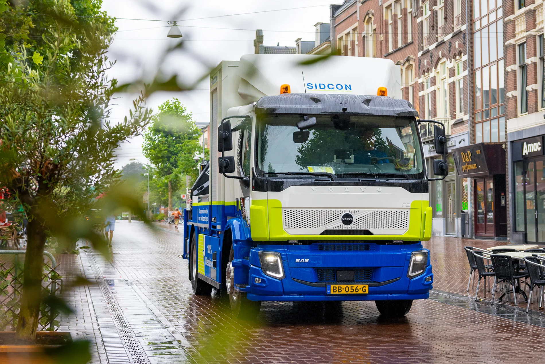 Sidcon-Volvo-FE-Electric-voorkant-straat.webp