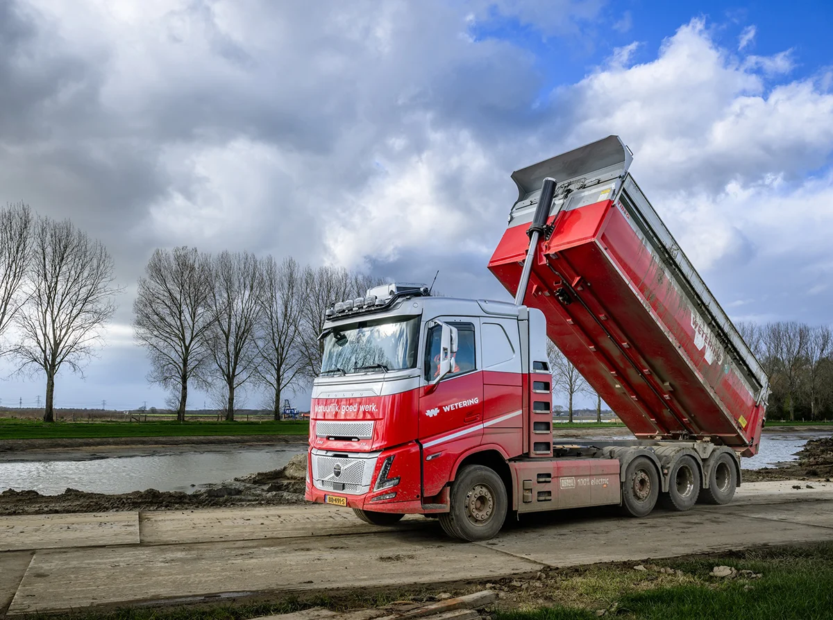 Wetering-VolvoFHAeroElectric-8x4-kipper.webp