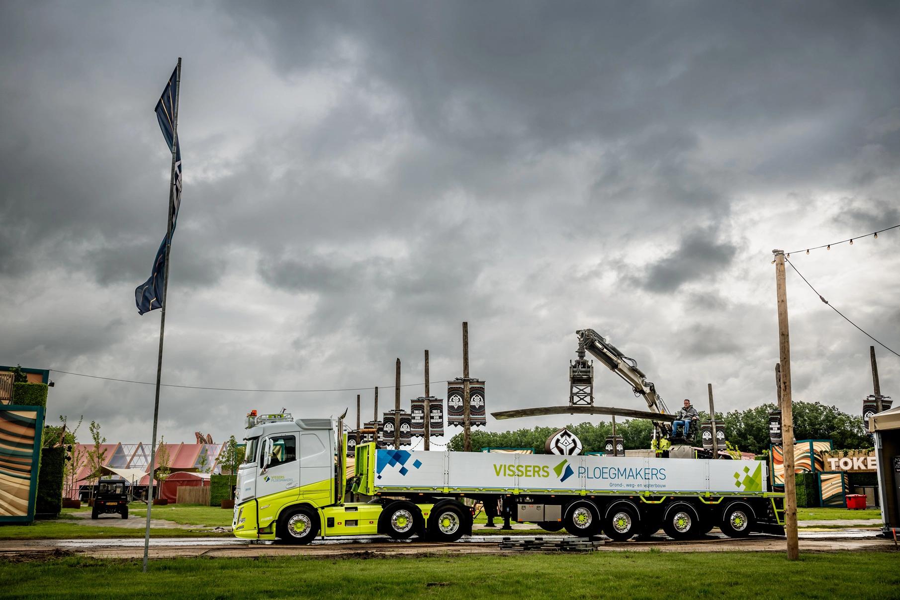Vissers-Ploegmakers-Volvo-FH-Aero-zijkant.webp